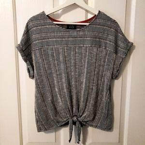 W5 knotted front short rolled sleeves size M